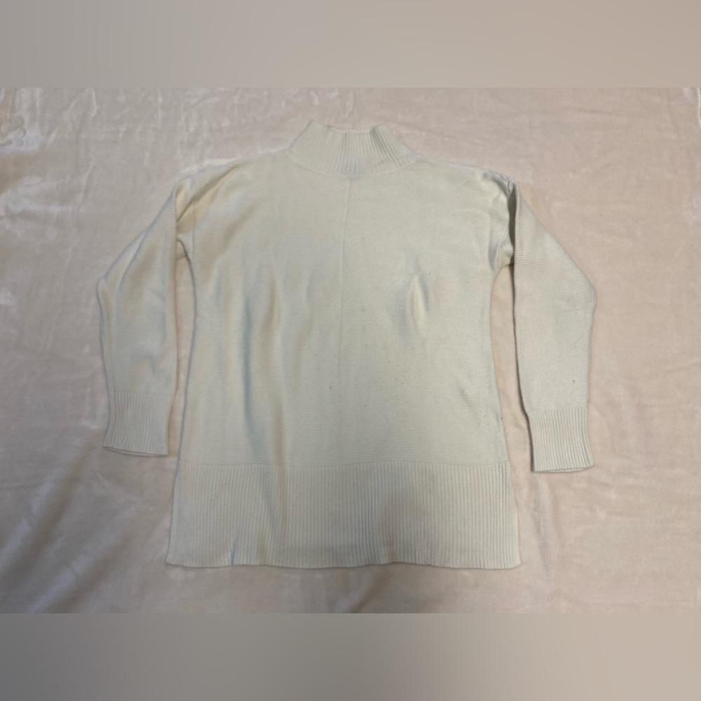 Talbot’s Cream Turtlenecked Woven Sweater. Size L. Excellent Condition.